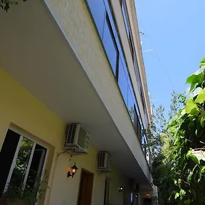 Haxhiu Отель Тирана